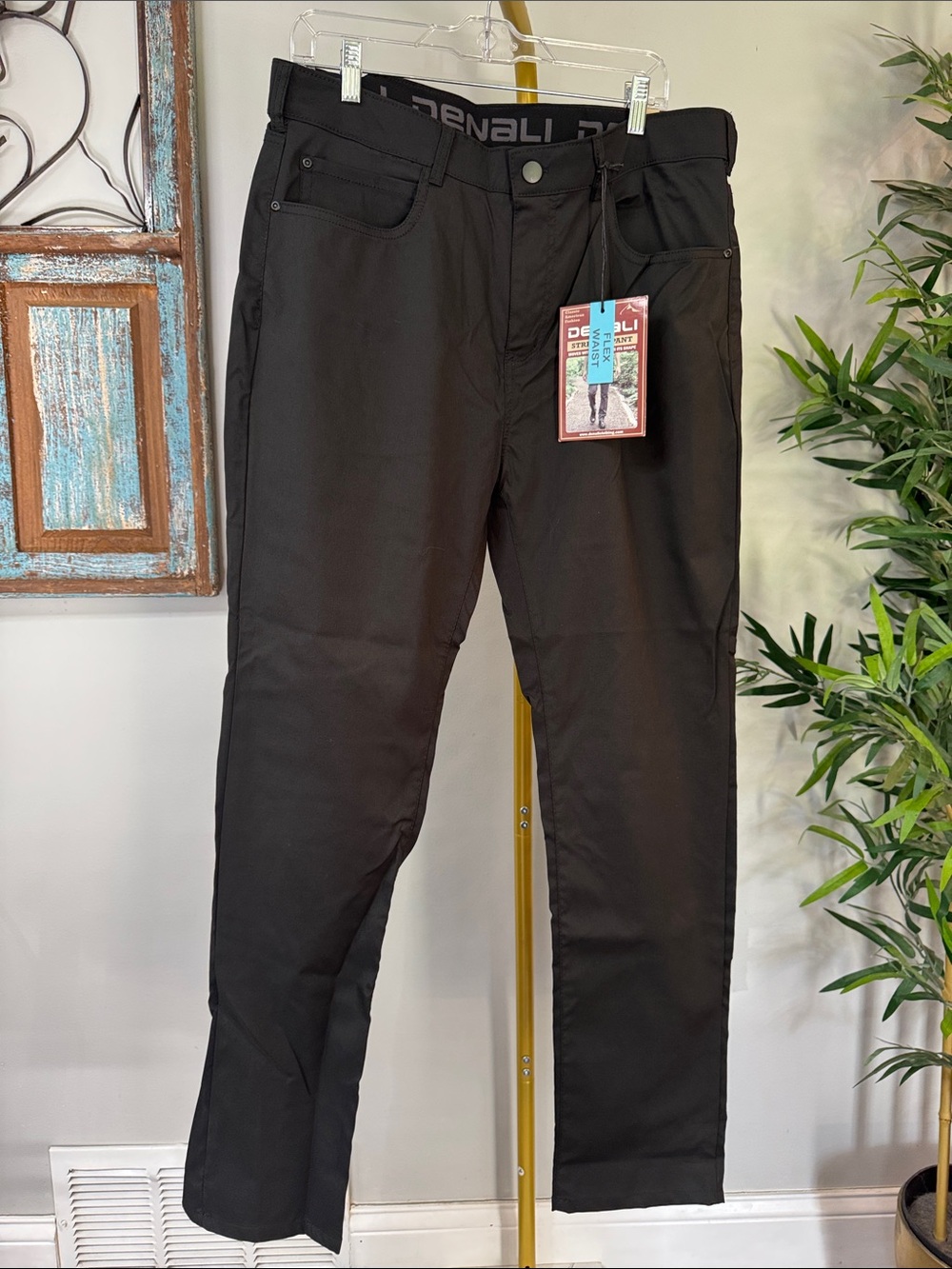 Denali Men's Black flex waist utility Chinos NWT 34 by 32
